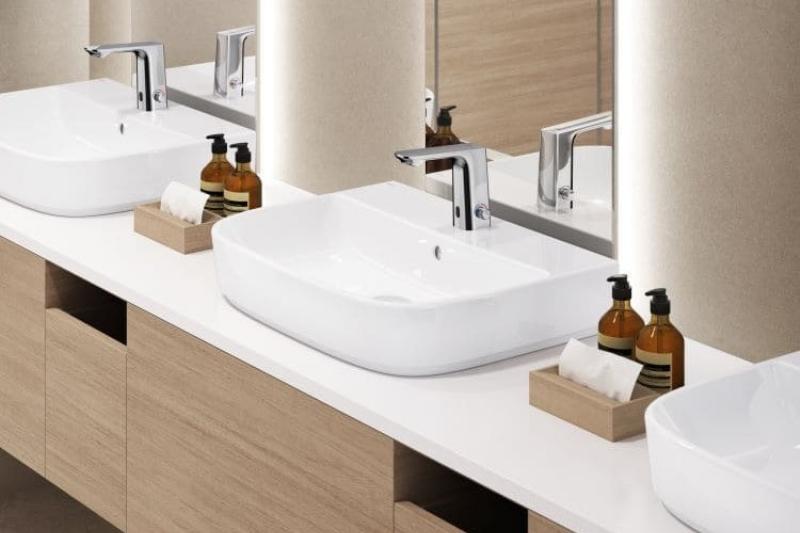 Bước 2 vẽ con voi đơn giản thêm chi tiết vòi tai và chân